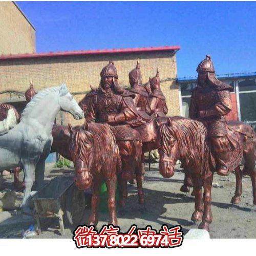 巨型騎士馬銅雕塑，點(diǎn)綴景區(qū)廣場