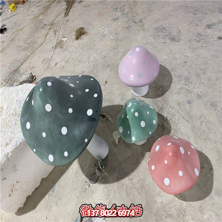 藝術(shù)玻璃鋼卡通蘑菇雕塑，點綴你的公園