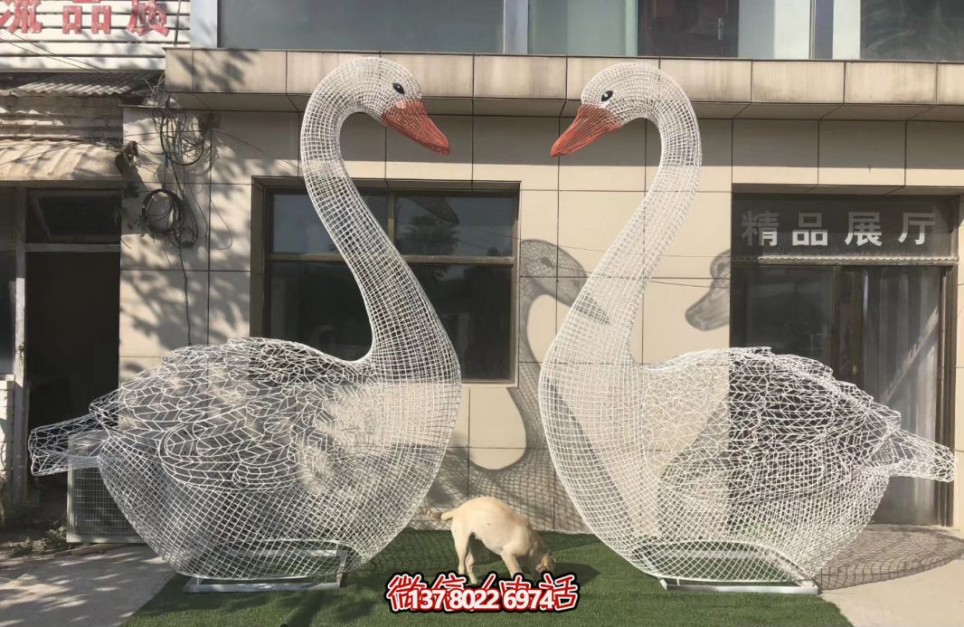 不銹鋼天鵝雕塑，給您的景區(qū)增添一抹優(yōu)雅氣息