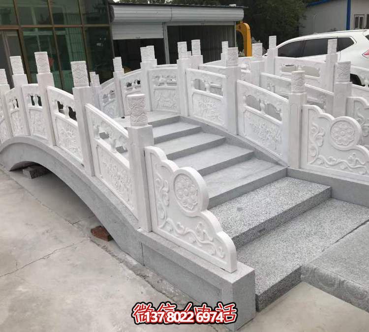 美麗的漢白玉石拱橋，伴您一路暢游！