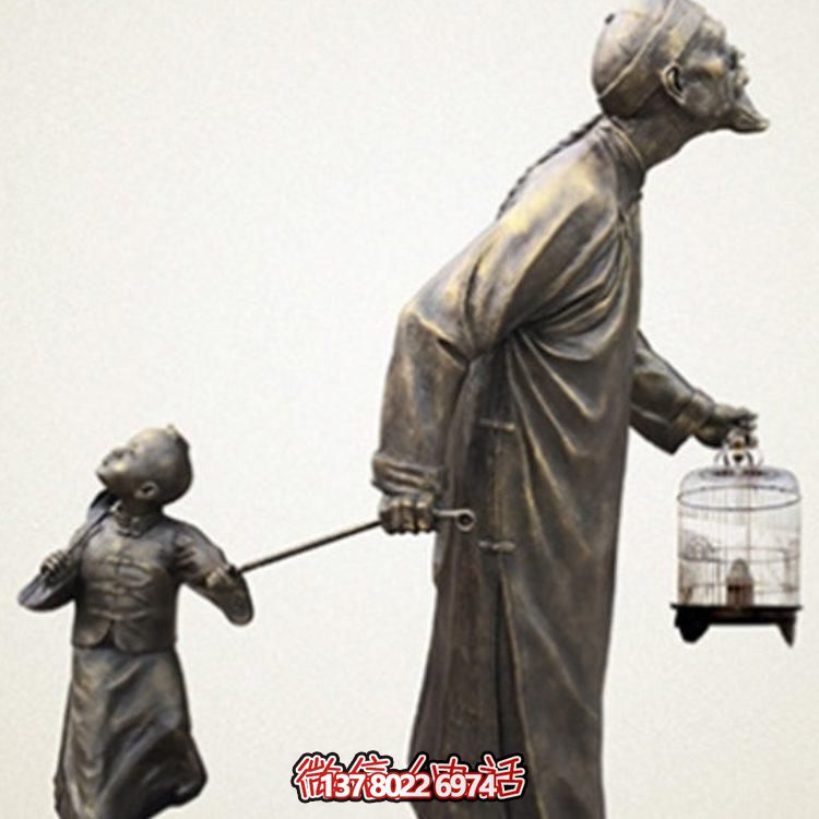 玻璃鋼仿銅雕塑，景觀遛鳥人物裝點戶外環(huán)境