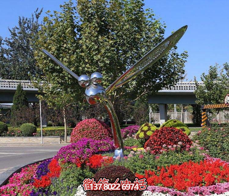大型不銹鋼蜻蜓雕塑，給城市花園添彩