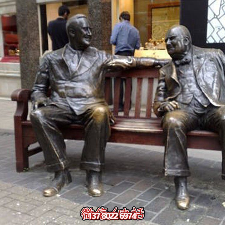 黃銅西方人物雕塑，讓街頭活躍起來