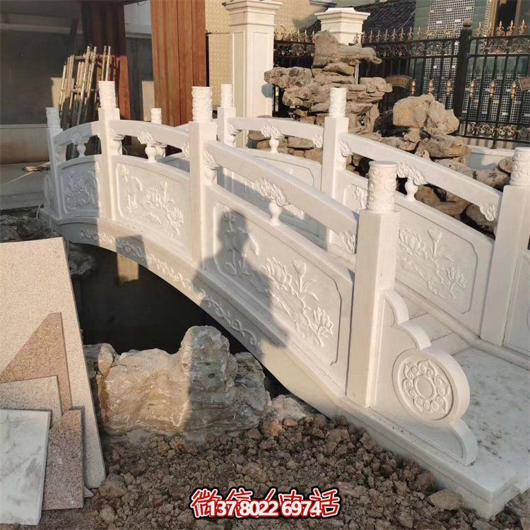 精美大理石雕刻欄桿，為景區(qū)公園拱橋添加裝飾美感和防護(hù)功能