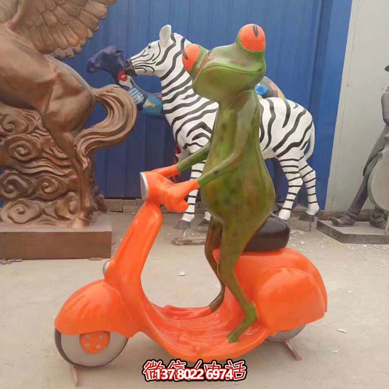 超級(jí)騎行玻璃鋼青蛙雕塑