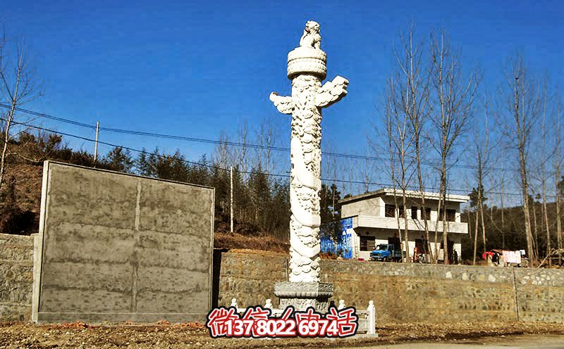 漢白玉華表雕塑，點(diǎn)綴農(nóng)村廣場(chǎng)