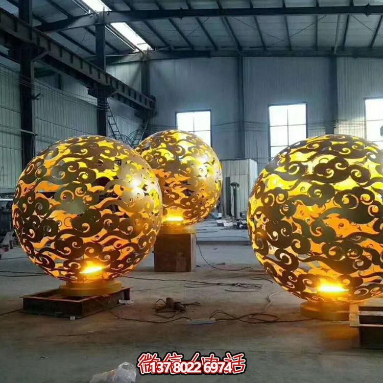 創(chuàng)意不銹鋼鏤空景觀擺件，為廣場帶來濃濃的藝術(shù)氣息