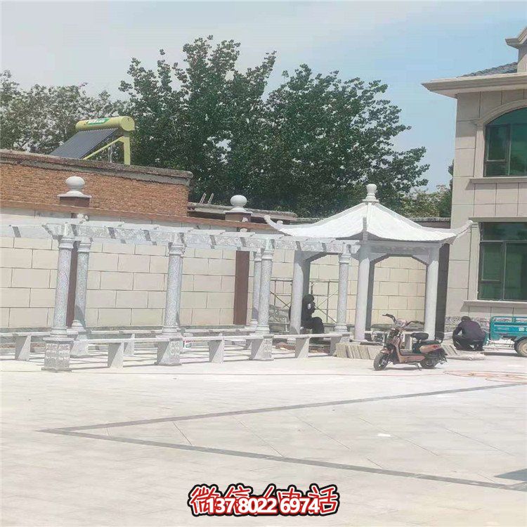 仿古涼亭，大理石裝飾，搭配花架，為別墅院子增添份量