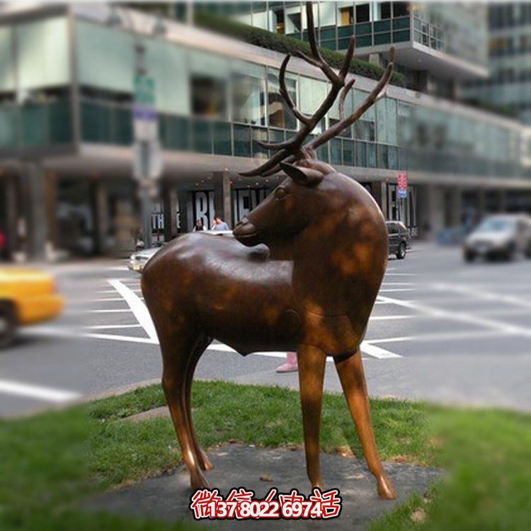 精美雕塑，梅花鹿點(diǎn)綴戶外廣場(chǎng)