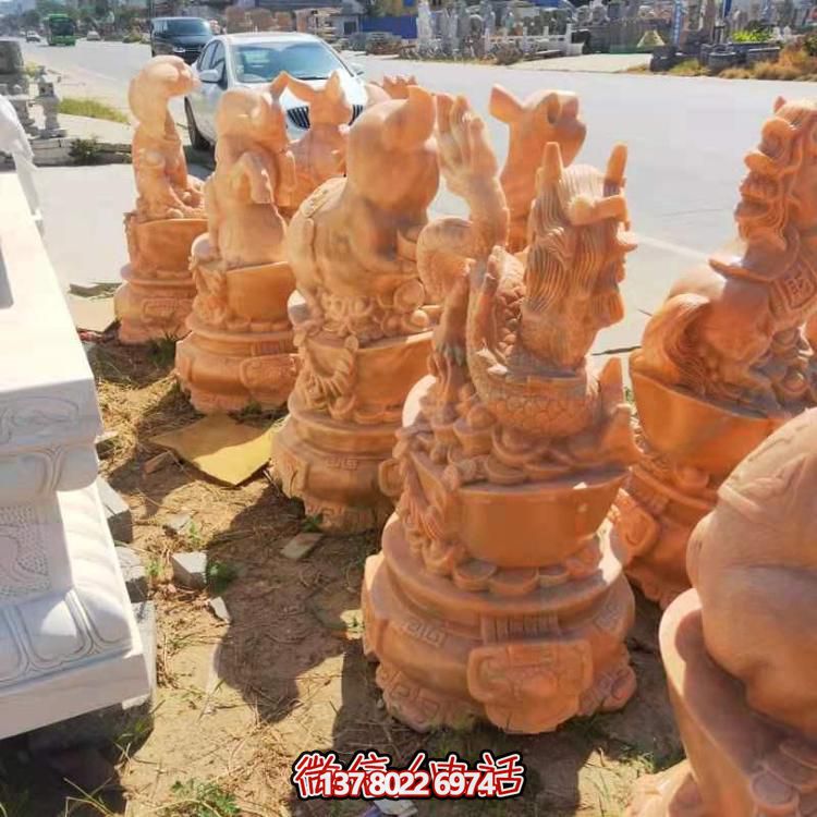 紅晚霞景區(qū)，十二生肖雕塑之旅