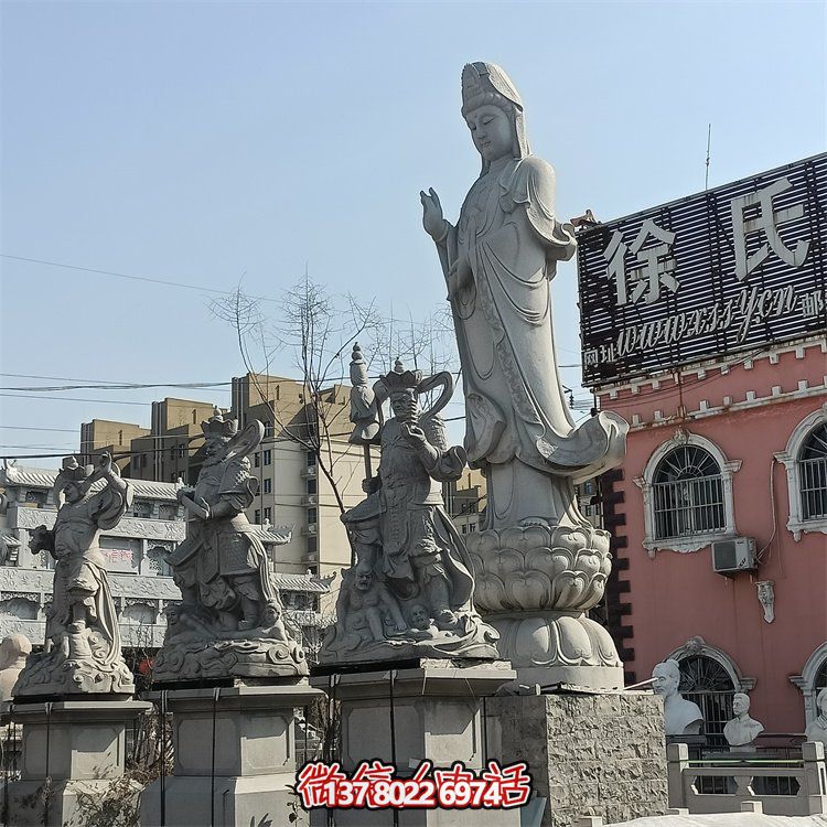 精美關(guān)公、佛像和石獅子雕刻，青石裝點美化廣場