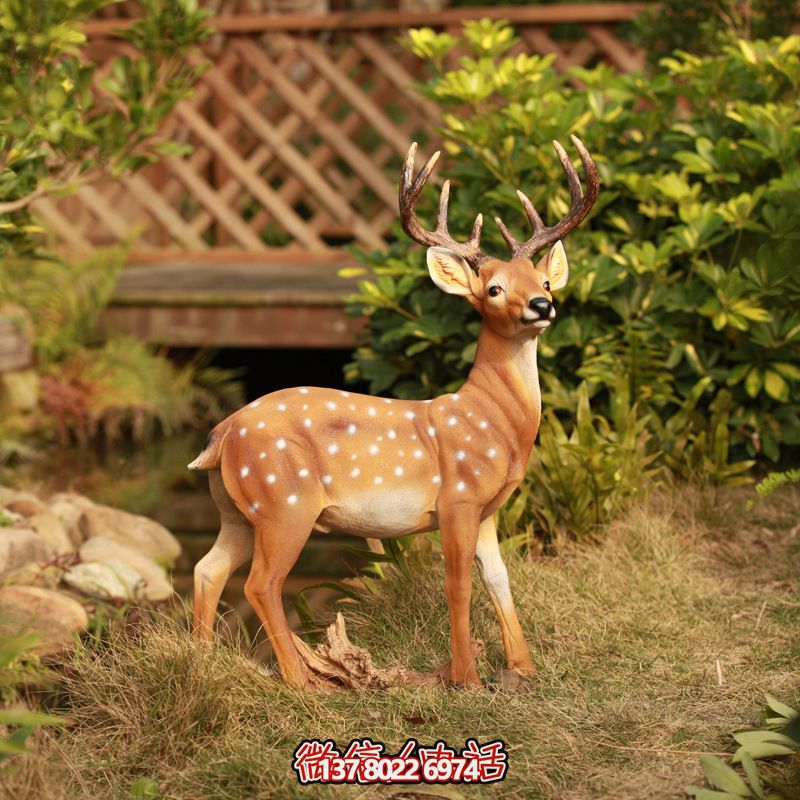 玻璃鋼彩繪梅花鹿雕塑，為庭院增添創(chuàng)意生活