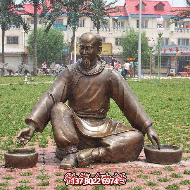 仿銅人物玻璃鋼景觀綠化草坪，提升公園創(chuàng)意氛圍