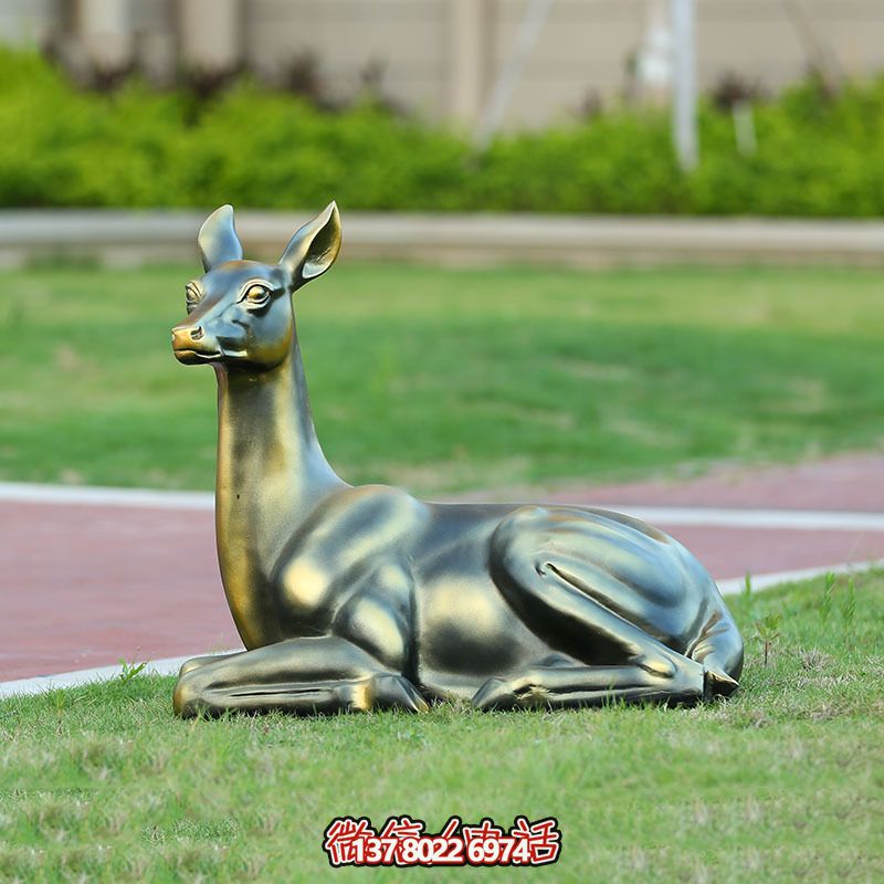 不銹鋼仿銅睡鹿雕塑，點綴戶外廣場草坪