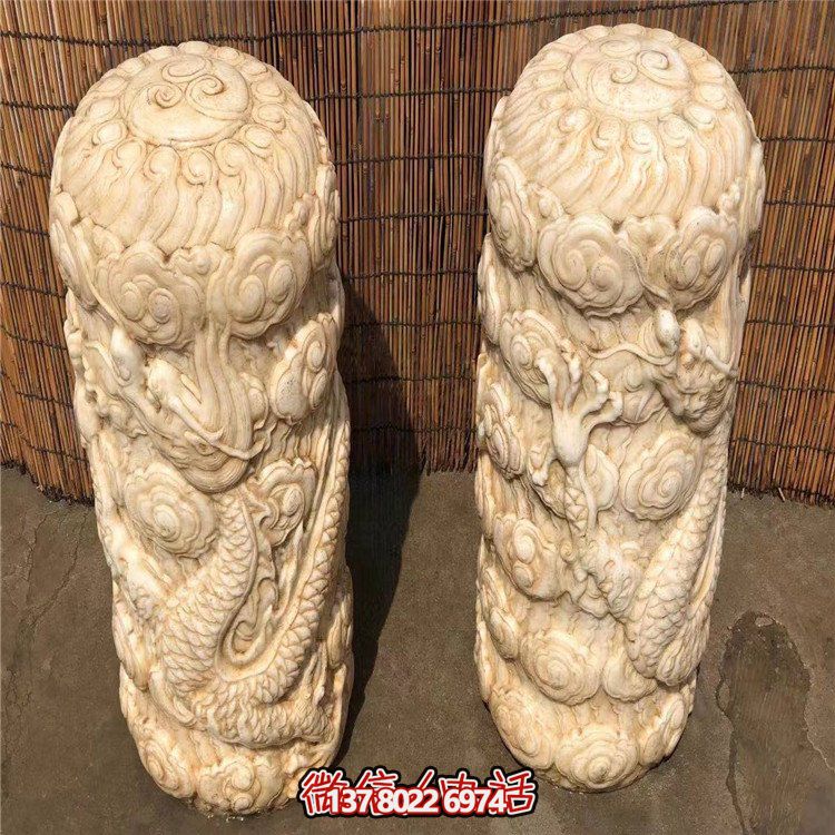 精美石柱浮雕擺件，添上龍庭院門口的濃濃文化氣息