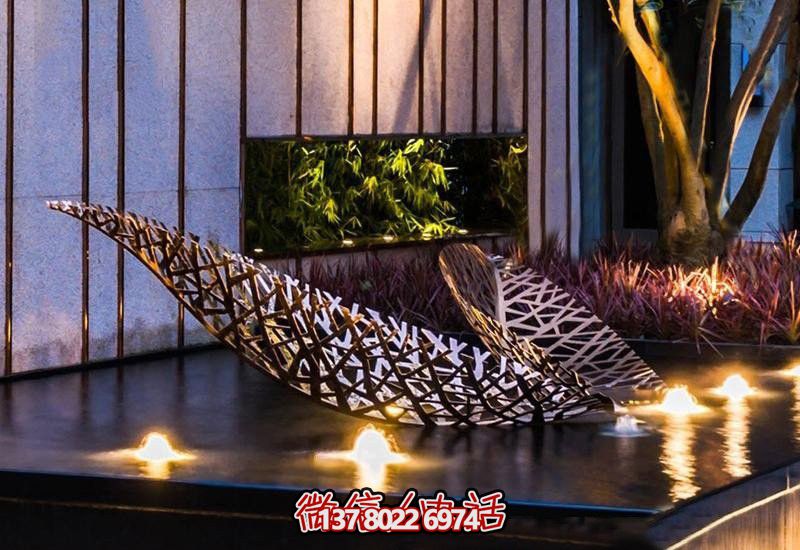 不銹鋼樹葉鏤空雕塑，給戶外和酒店環(huán)境帶來優(yōu)雅氣息
