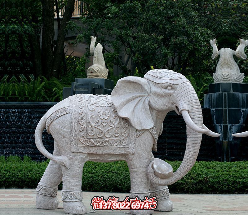 精美浮雕大象雕塑，點(diǎn)綴綠意花園
