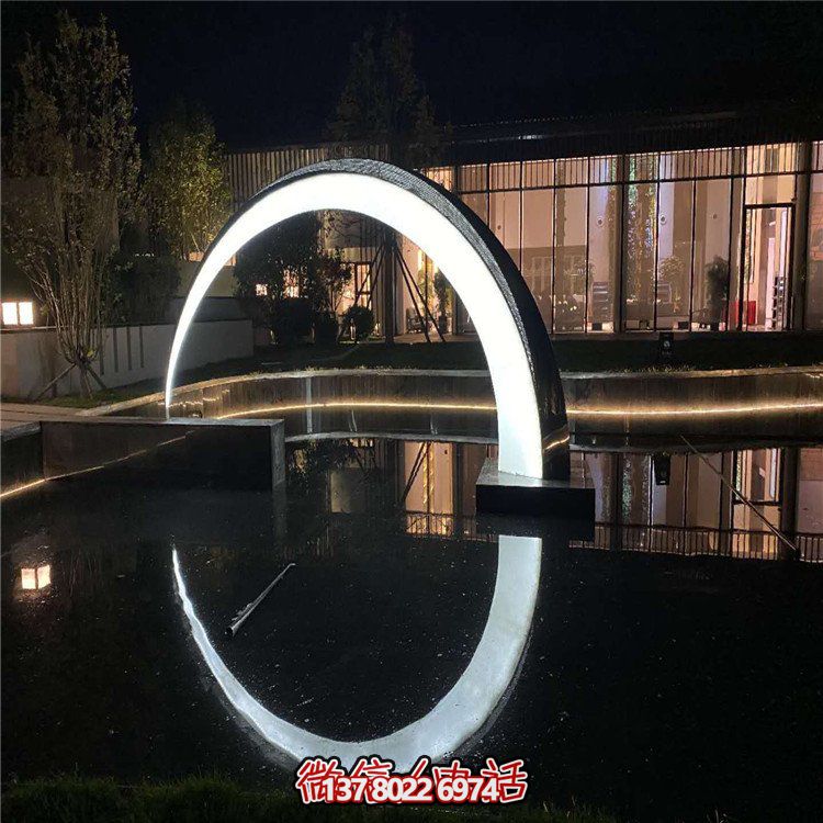 不銹鋼發(fā)光圓環(huán)雕塑，點(diǎn)亮戶外園林景觀