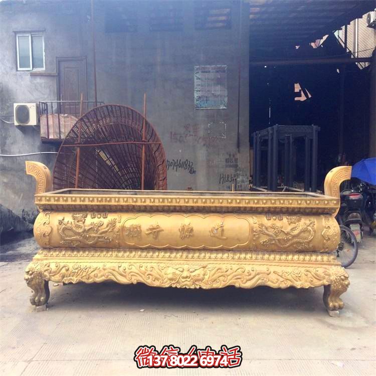 平口鍍金仿古香爐，為寺廟和戶外添彩