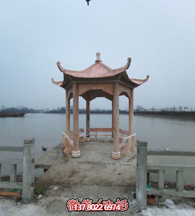 河邊大理石涼亭雕塑，欣賞晚霞紅