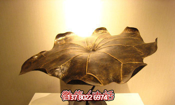 精美銅雕荷葉雕塑，添彩廣場環(huán)境