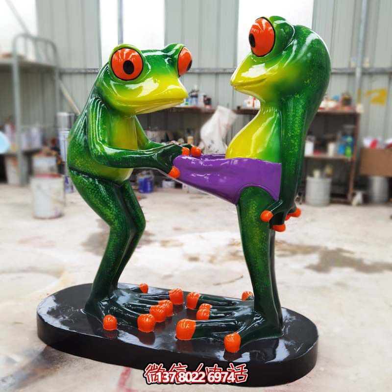 逗趣玻璃鋼青蛙雕塑，為景區(qū)增色不只