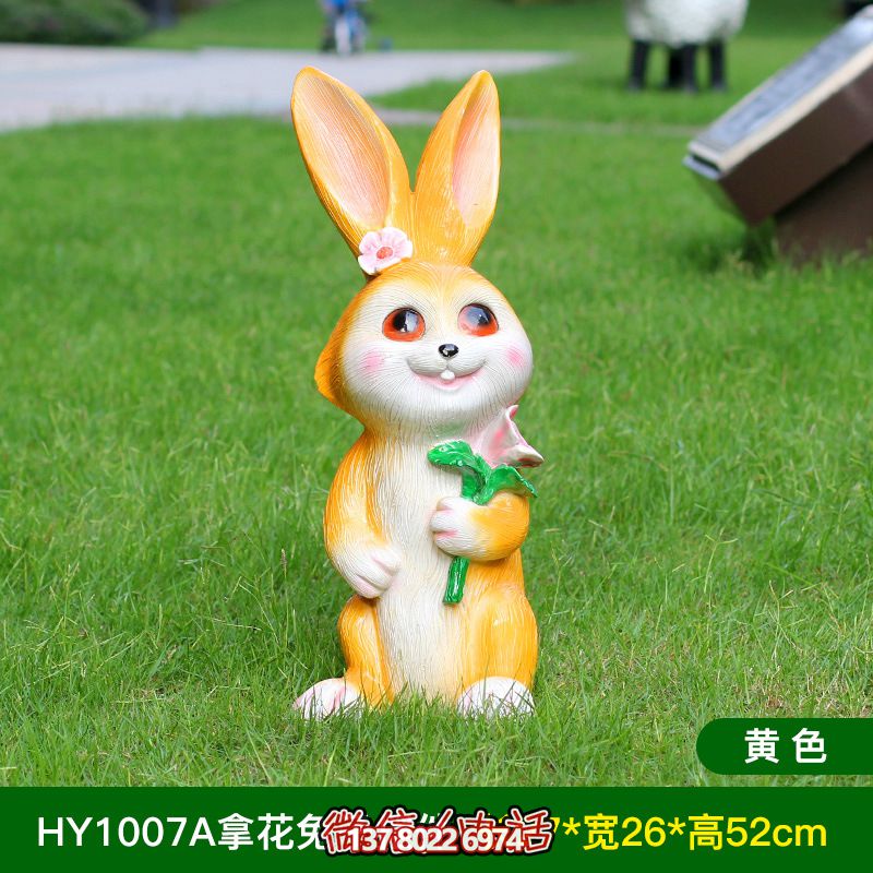 黃色樹脂兔子雕塑，室內(nèi)擺放只有一個(gè)