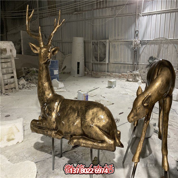 玻璃鋼仿銅小鹿擺件，戶外草坪動物模型