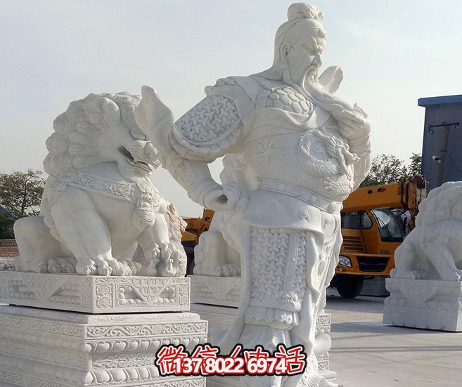 漢白玉大型關(guān)公雕塑，增添景觀美感