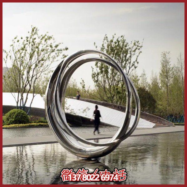 大型不銹鋼鏡面圓環(huán)擺件，點(diǎn)綴園林環(huán)境