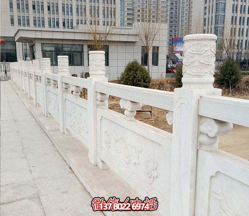 漢白玉鑲嵌欄桿扶手，點(diǎn)綴走廊裝飾，為城市花園添彩