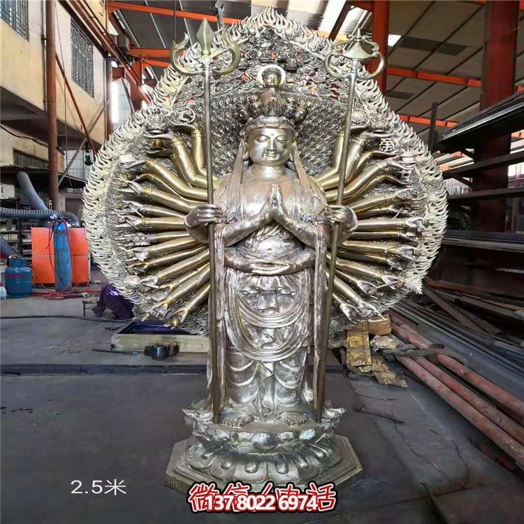 游覽千手觀音大型景觀雕塑，探索本土古代寺廟文化