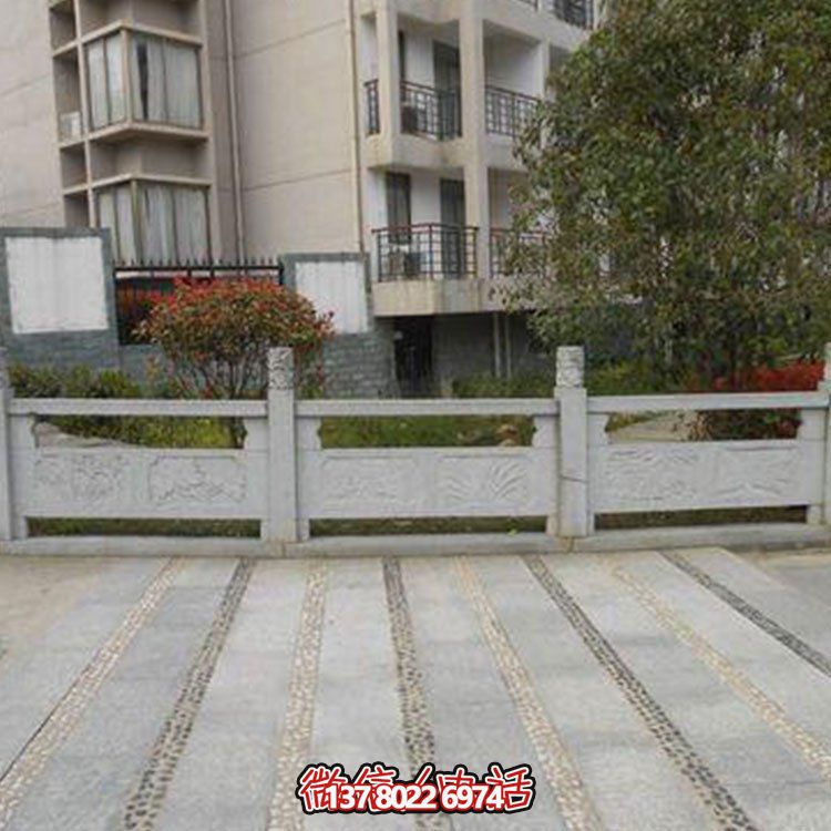 高品質青石雕刻欄桿欄板，為您的小區(qū)裝飾添彩