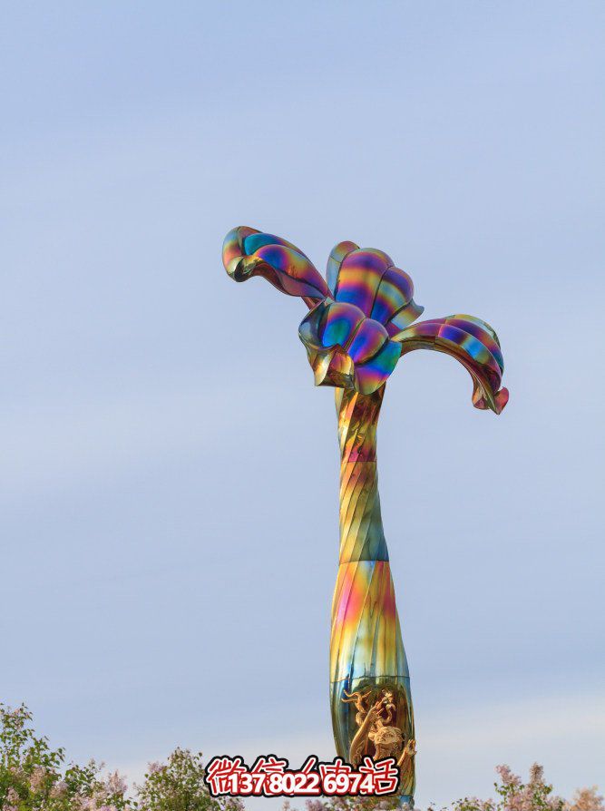 玻璃鋼藝術雕塑，點綴五彩花朵，為公園景觀帶來絢麗奪目的藝術氛圍