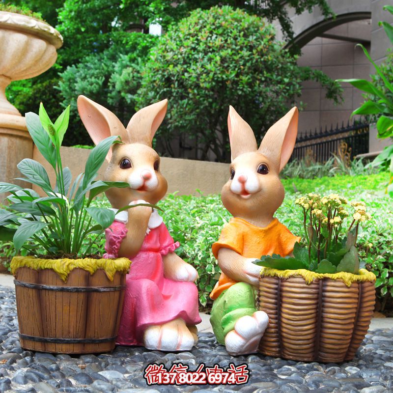 彩繪玻璃鋼兔子雕塑，點(diǎn)綴戶外公園裝飾