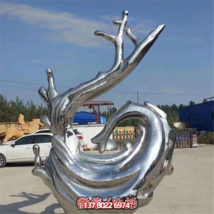 不銹鋼鏡面雕塑，為戶外廣場增添海浪般的浪花氣息