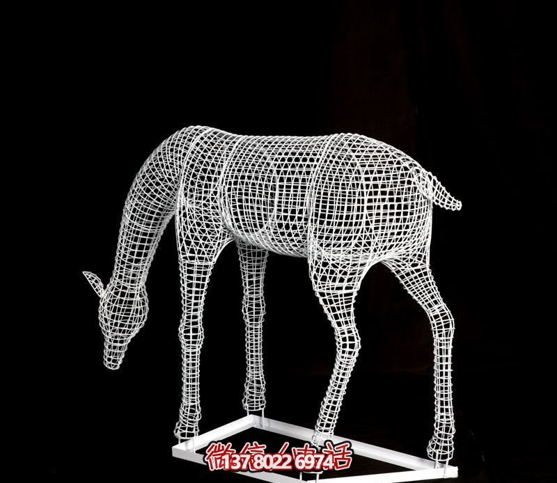 鐵藝梅花鹿雕塑，鏤空低頭更具韻味