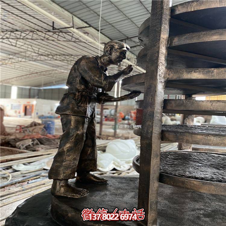 玻璃鋼仿銅人物擺件，點(diǎn)綴戶外園林景觀