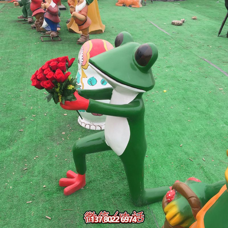 玻璃鋼雕塑，玫瑰青蛙拿玻璃公園裝飾