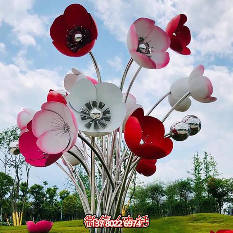 不銹鋼彩繪大型花朵雕塑，為景區(qū)廣場增添色彩