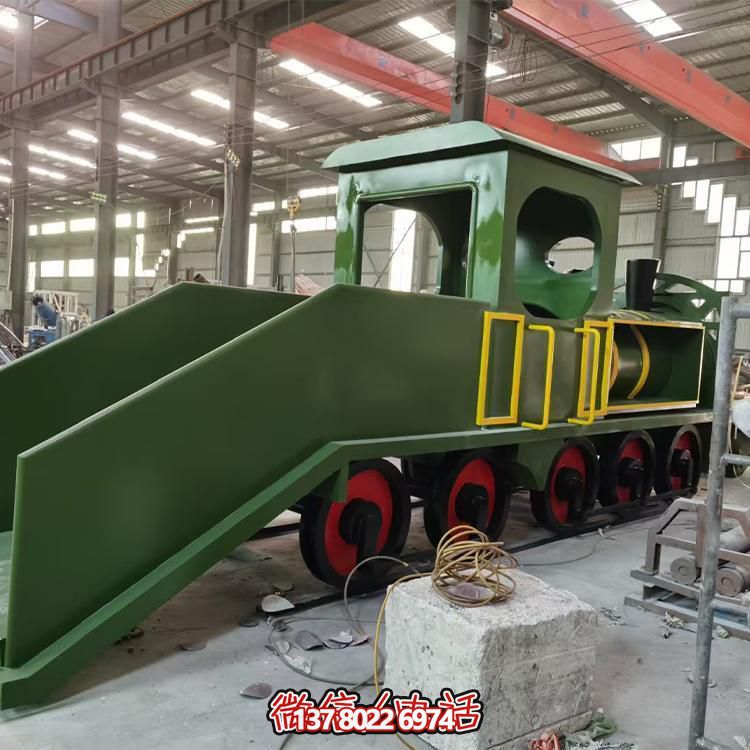 精致不銹鋼車(chē)頭雕塑，給游樂(lè)園增添時(shí)尚色彩