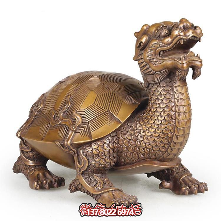巨型銅雕龍龜?shù)袼?，拙樸寺廟裝點(diǎn)