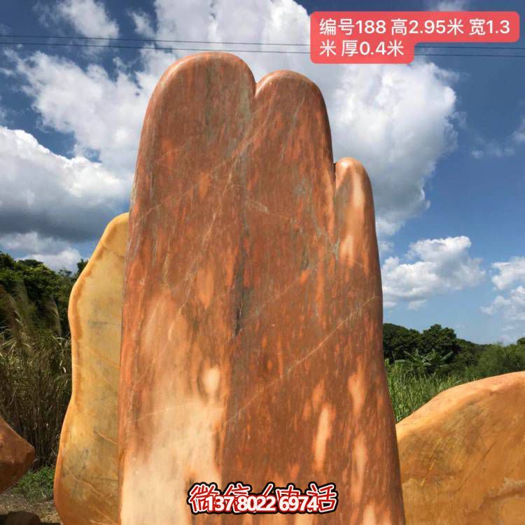 大型黃蠟景觀(guān)石雕塑，點(diǎn)綴自然美景