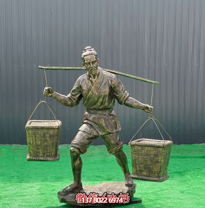 仿銅雕塑，勤勞農(nóng)耕人物雕塑，裝飾庭院玻璃鋼挑擔(dān)子