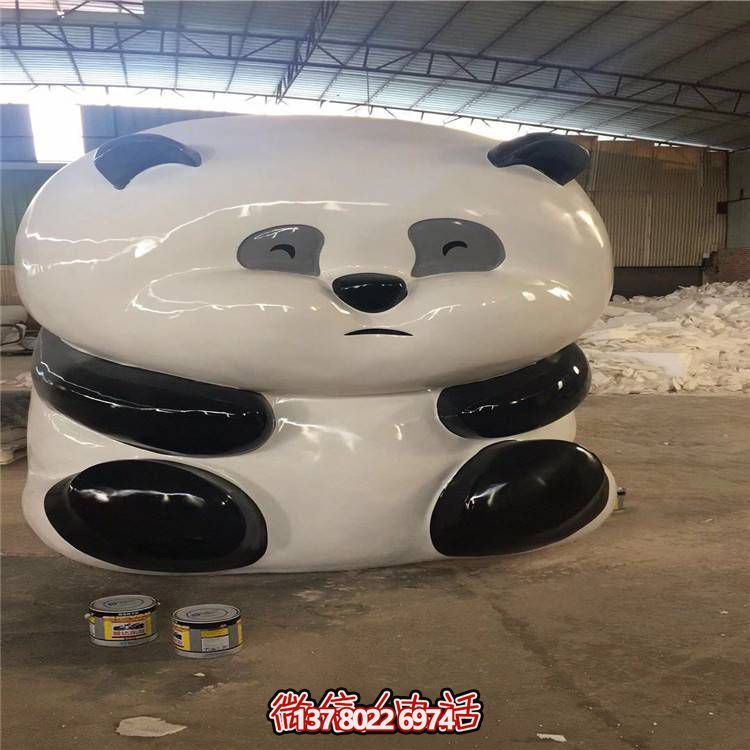 玻璃鋼雕塑熊貓公仔，環(huán)?？ㄍ〝[放裝飾商場(chǎng)