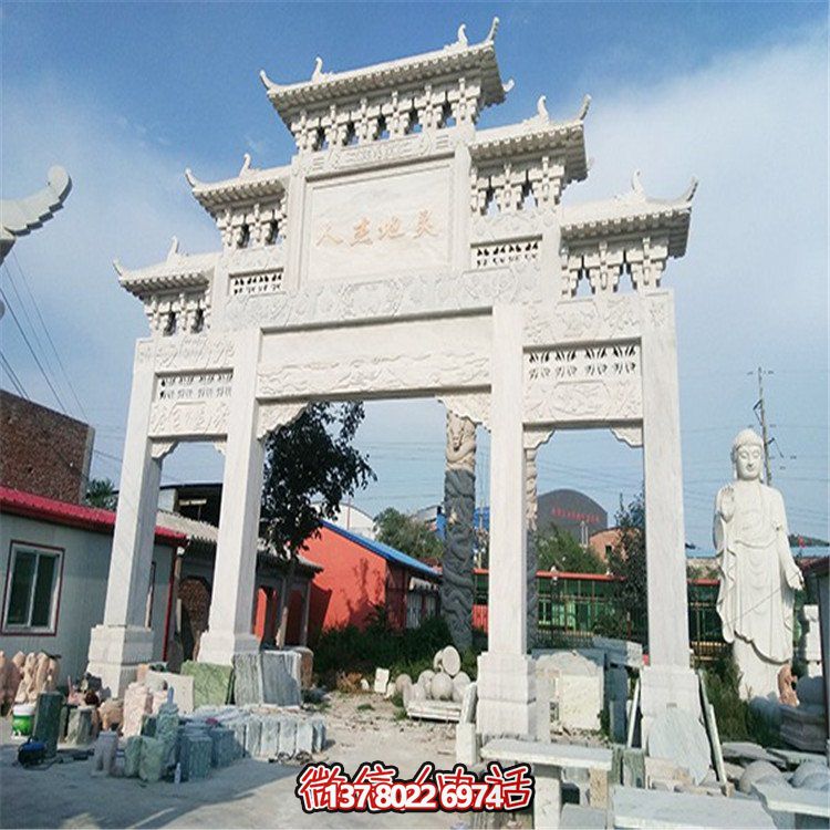 手工制作的大理石牌坊石雕，讓鄉(xiāng)鎮(zhèn)村口更加美觀