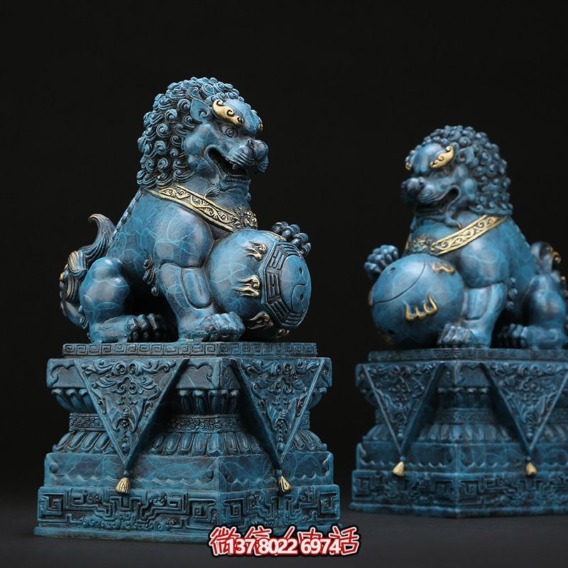 仿古青銅獅子雕塑，為景區(qū)創(chuàng)意增添古樸色彩