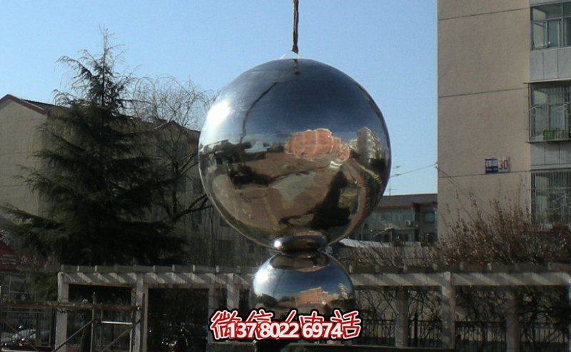 不銹鋼球體雕塑，鏡面反光，室外裝點美化