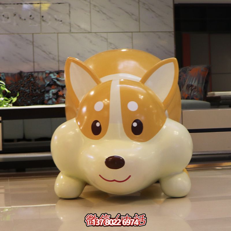 新推出的可愛卡通玻璃鋼著狗雕塑游樂園，給你一個全新的游樂體驗！