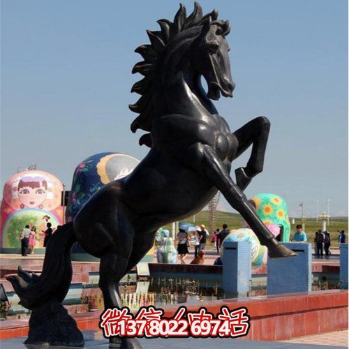 大型仿銅馬玻璃鋼雕塑，為廣場景觀增添無限精彩